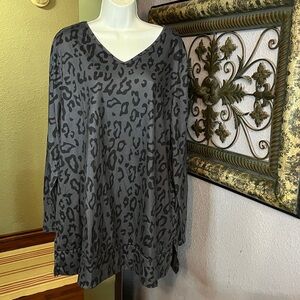 Maysoar Grey/Black Animal Print Tunic -long sleeve Sz XXL